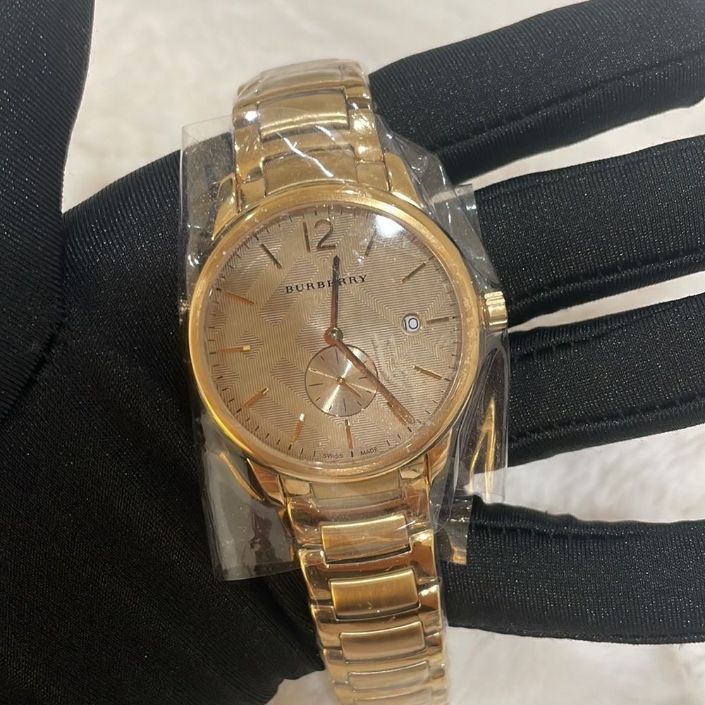 NIB Gold Tone Burberry Watch - Picture 7 of 10